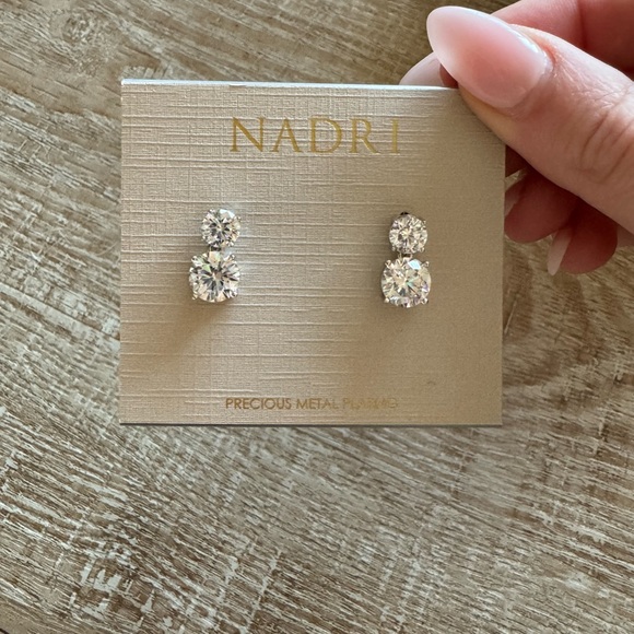 NADRI DROP EARRINGS - Picture 1 of 2